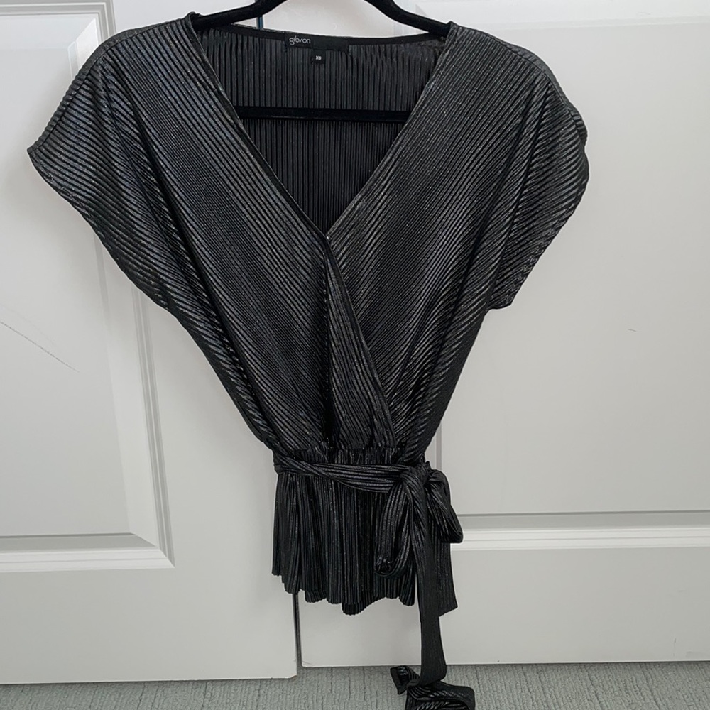 🖤Metallic Wrap Top🖤